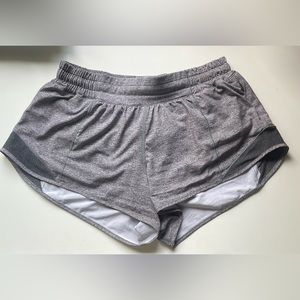Lululemon Hotty Hot low rise 2.5 inch shorts